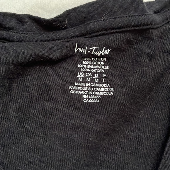 Sleeveless v neck black top - Picture 3 of 3